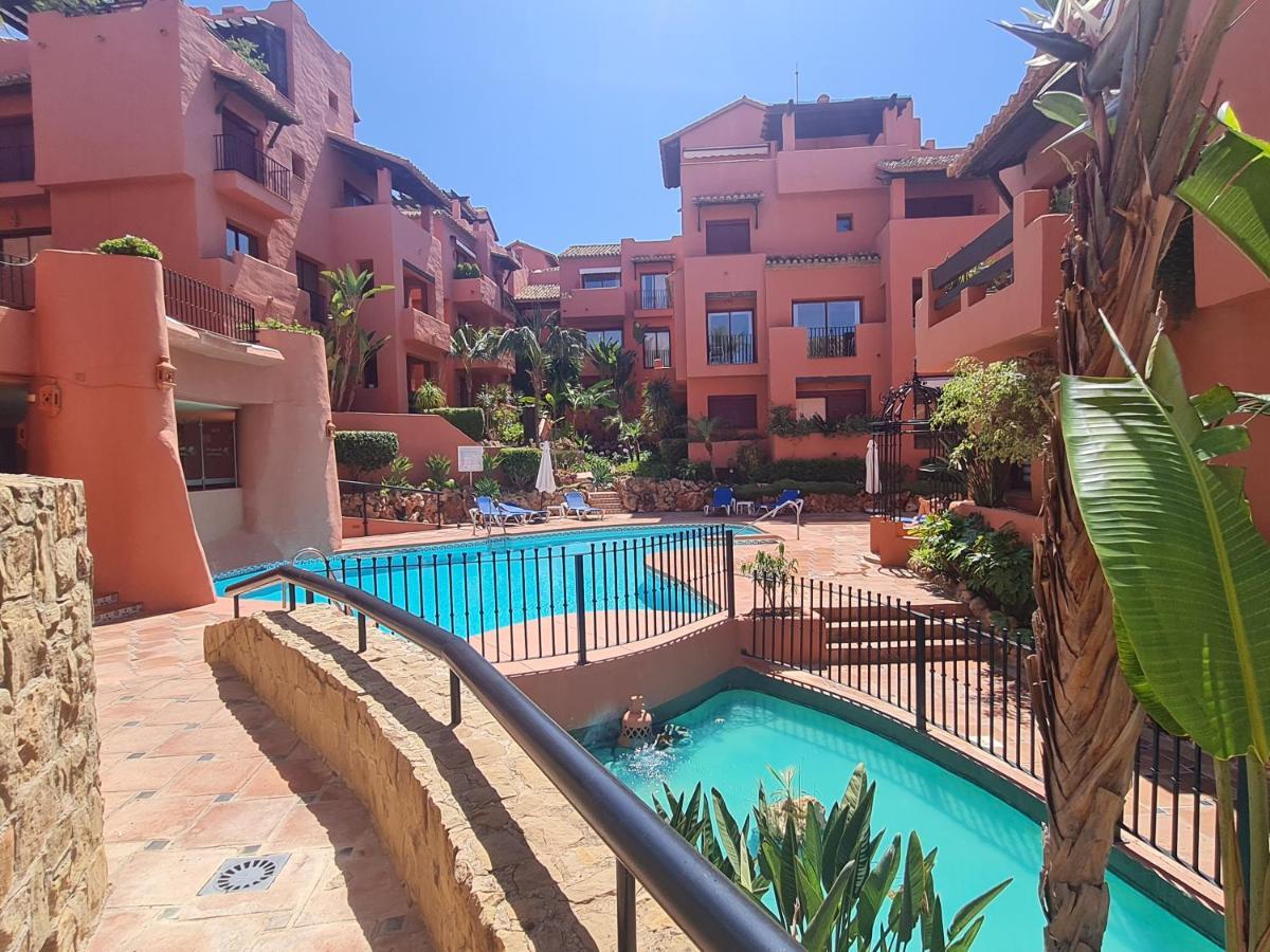 Luxury 2-Bed Apartment In Elviria W Pool מארבלה מראה חיצוני תמונה